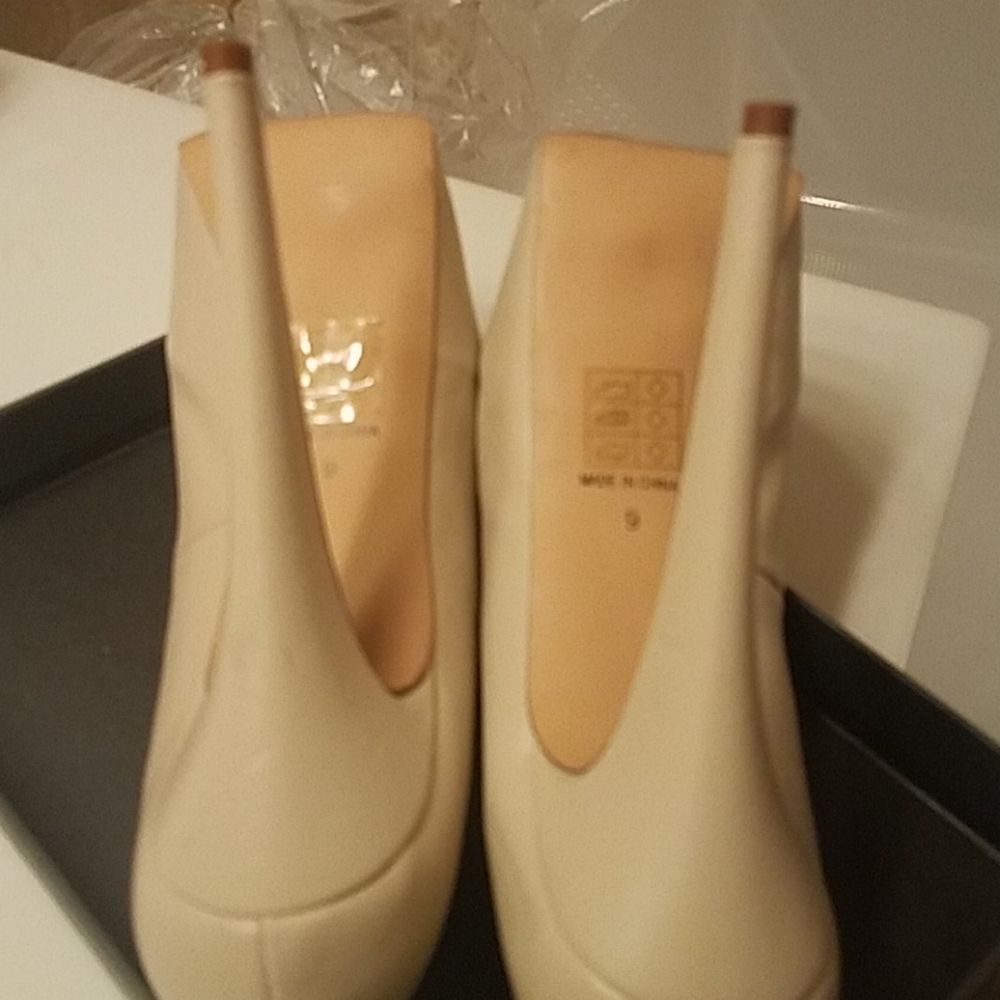 Shoes - Picture 6 of 6